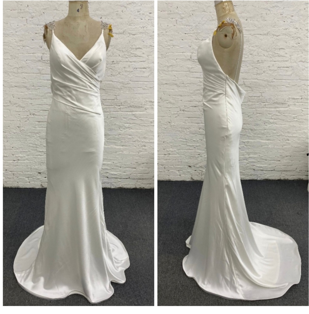 Satin Low Back Wedding Gown ✨ FREE VEIL ✨ - Picture 2 of 15